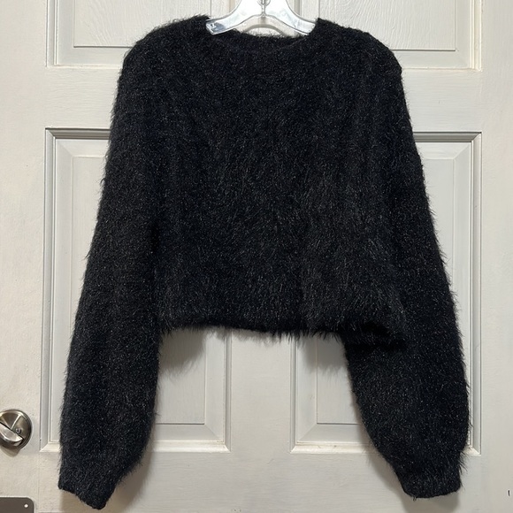 URBAN Outfitters Cozy Cropped Pullover Fuzzy Black Jacket Size Medium - Picture 3 of 6